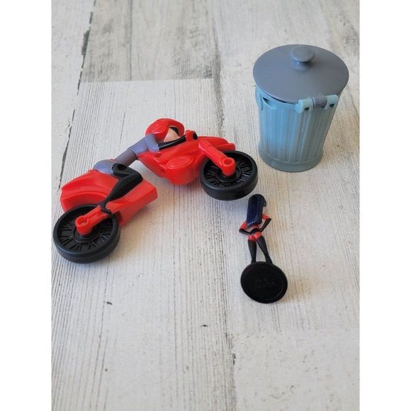 Pixar Incredibles 2 Elastigirl raccoon trash can invisagirl play set toy figure - Picture 8 of 9